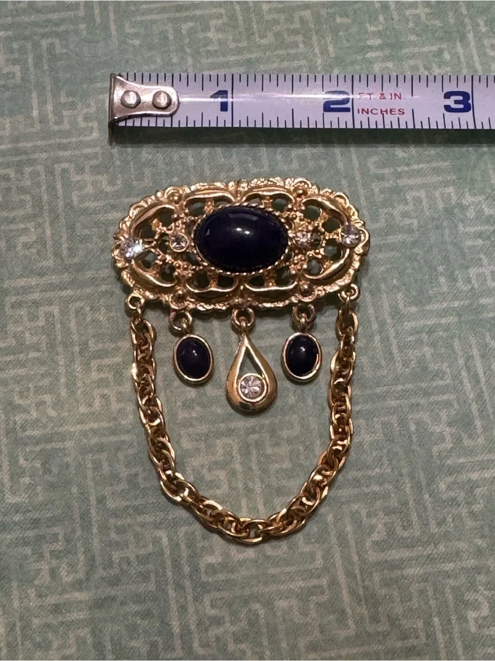 RETRO GOLD TONE BROOCH WITH CABOCHONS AND CHAIN